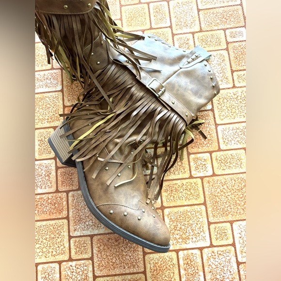 🆕Women’s Western Mid-Calf Tan To Light Brown Colored Cowboy Boots. Size 8. - Picture 5 of 7